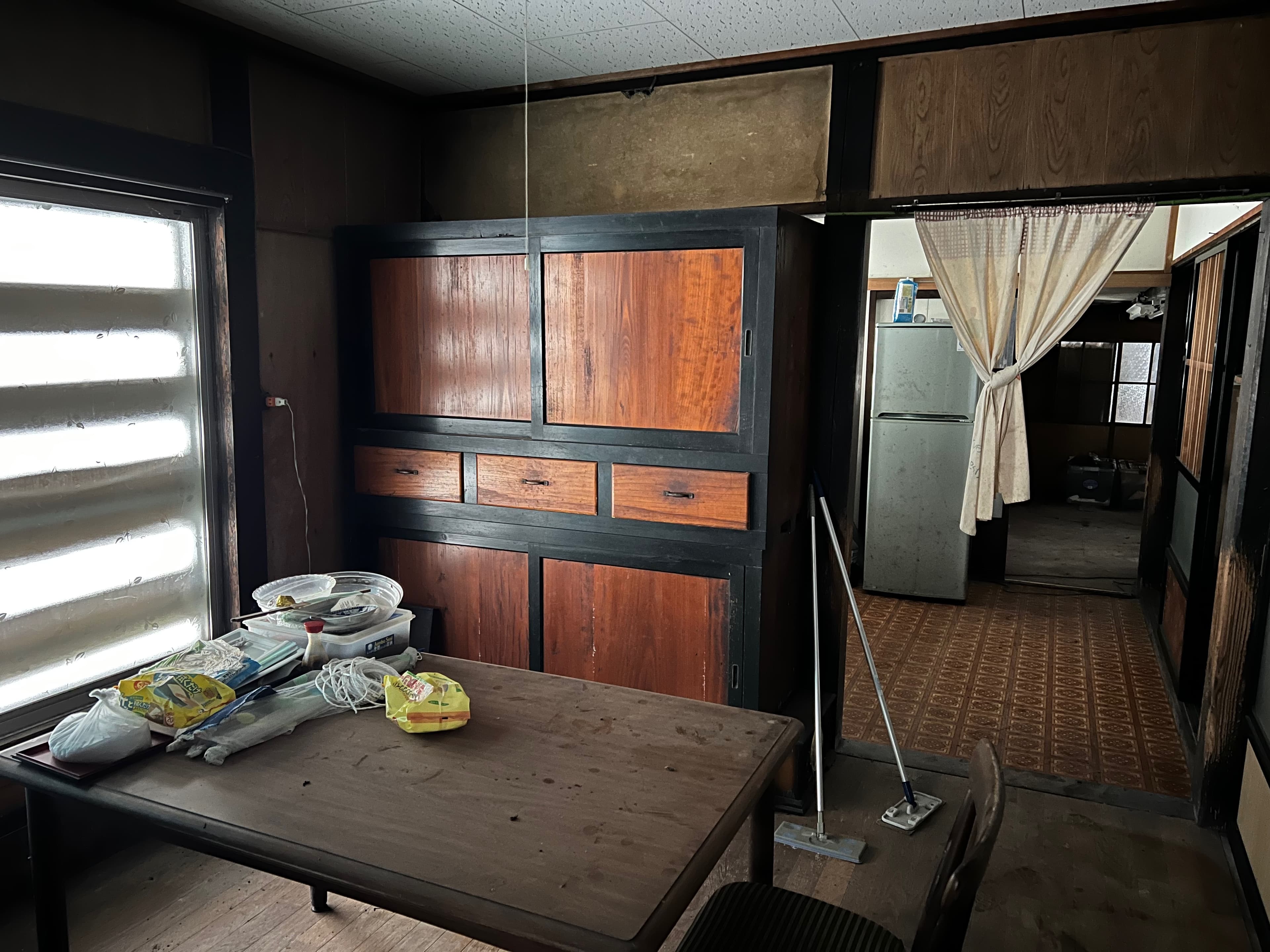 Hands holding a discovered object